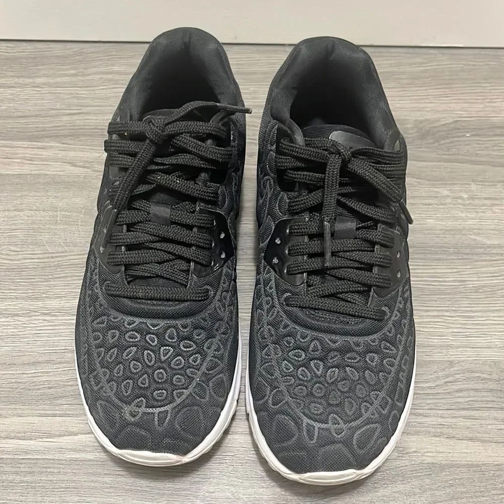 Nike Women’s Black Patterned Athletic Sneakers